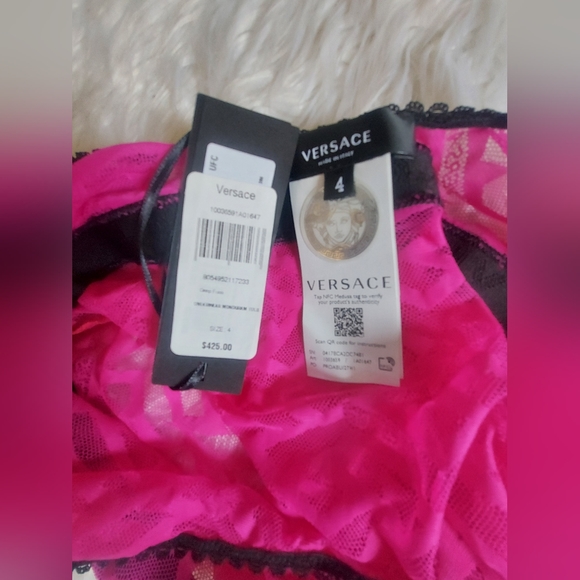 Versace Greca Signature Body - Picture 4 of 4